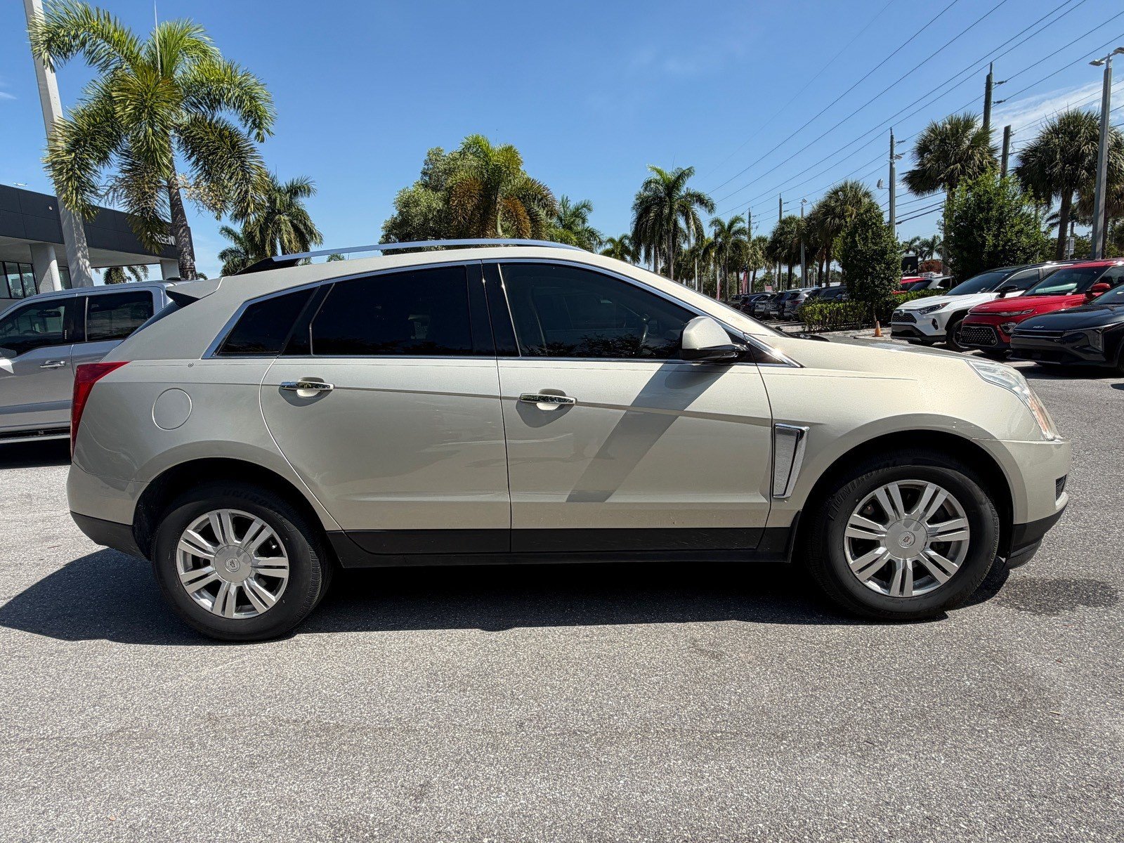 Used 2013 Cadillac SRX Luxury w/ Driver Awareness Package FWD image 6