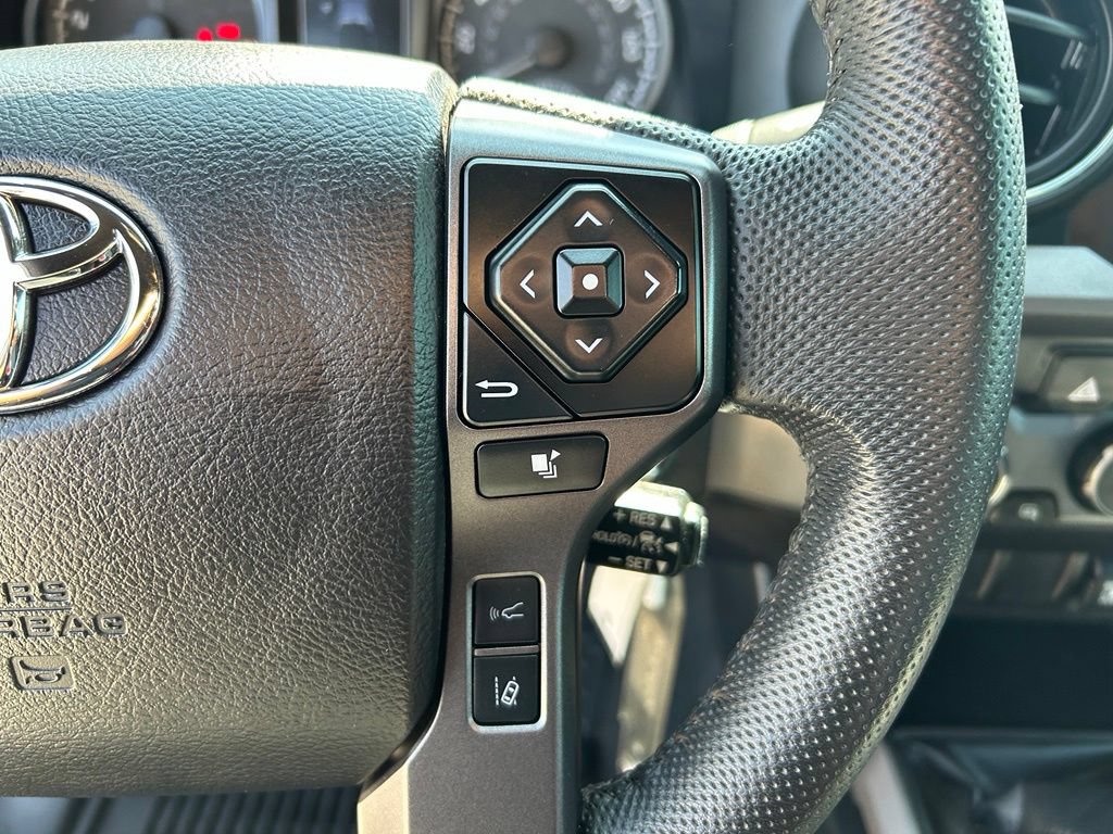 Used 2022 Toyota Tacoma TRD Off-Road AWD/4WD image 12
