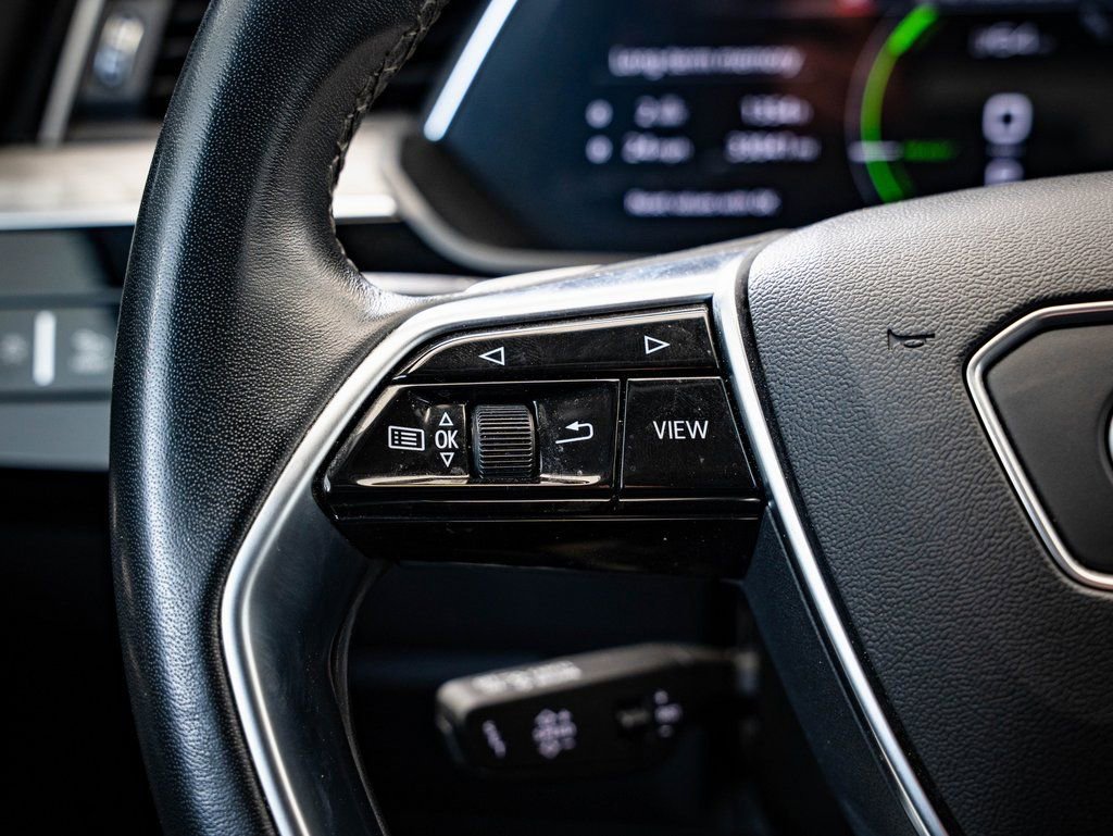 Used 2022 Audi e-tron Premium Plus w/ Premium Plus Package image 25
