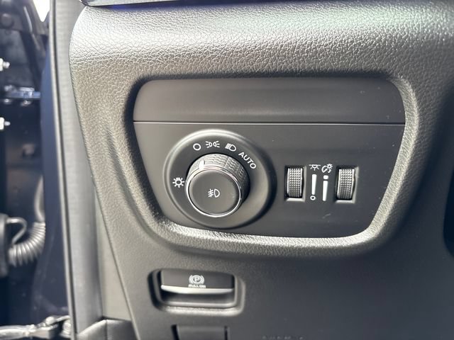 Used 2023 Jeep Grand Cherokee Summit w/ Adv Protech Group IV AWD/4WD image 22