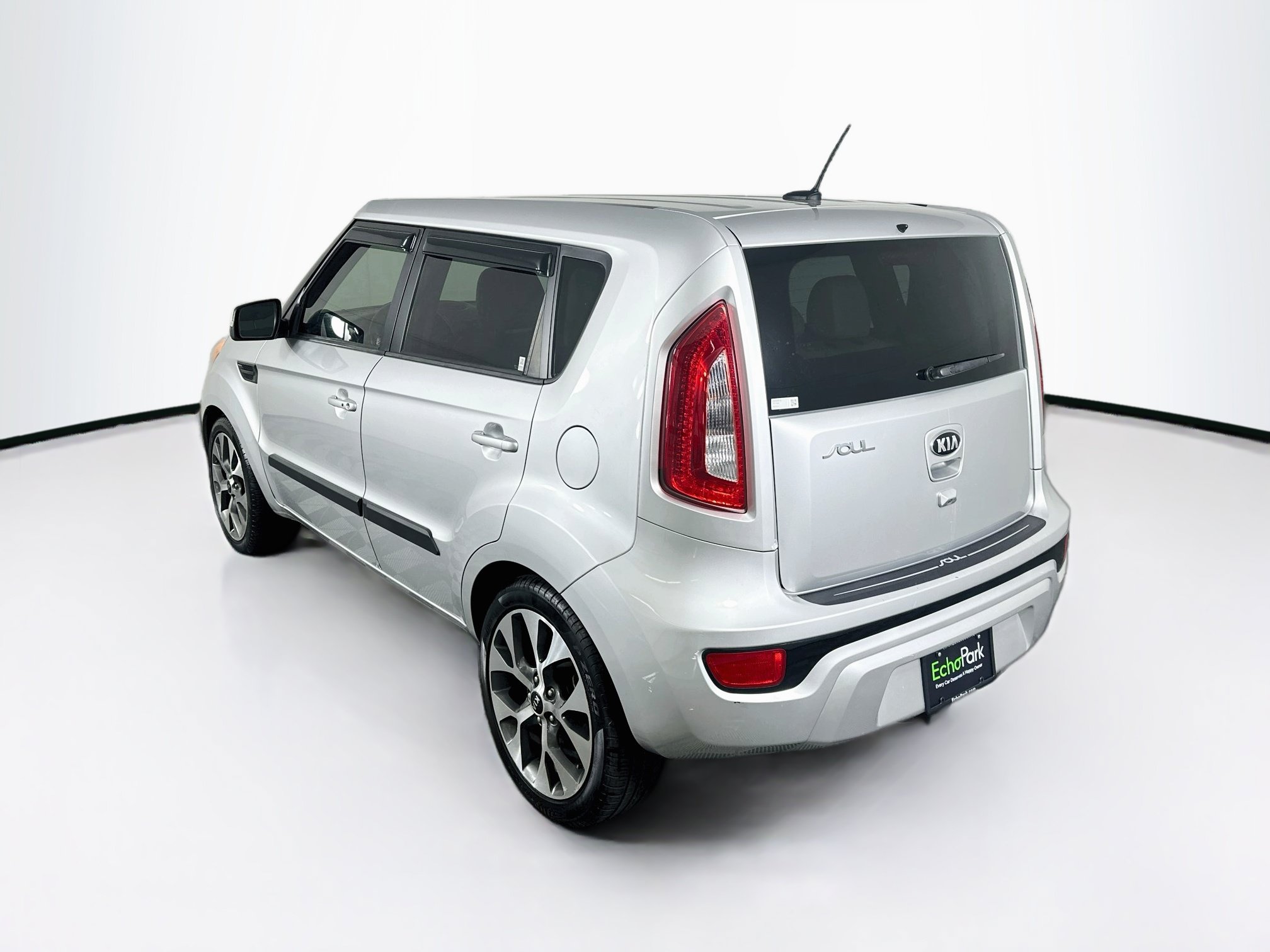 Used 2013 Kia Soul ! w/ Premium Pkg FWD image 5