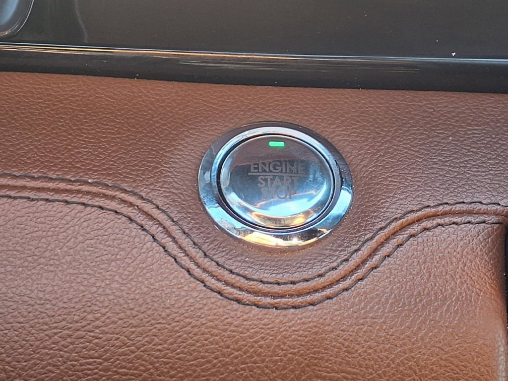 Used 2024 Lincoln Navigator Reserve AWD/4WD image 9