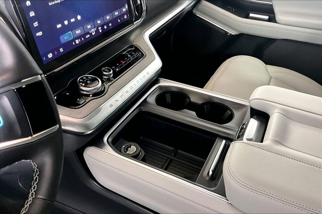 New 2026 Ford Expedition Max Platinum w/ Driver's Package image 8
