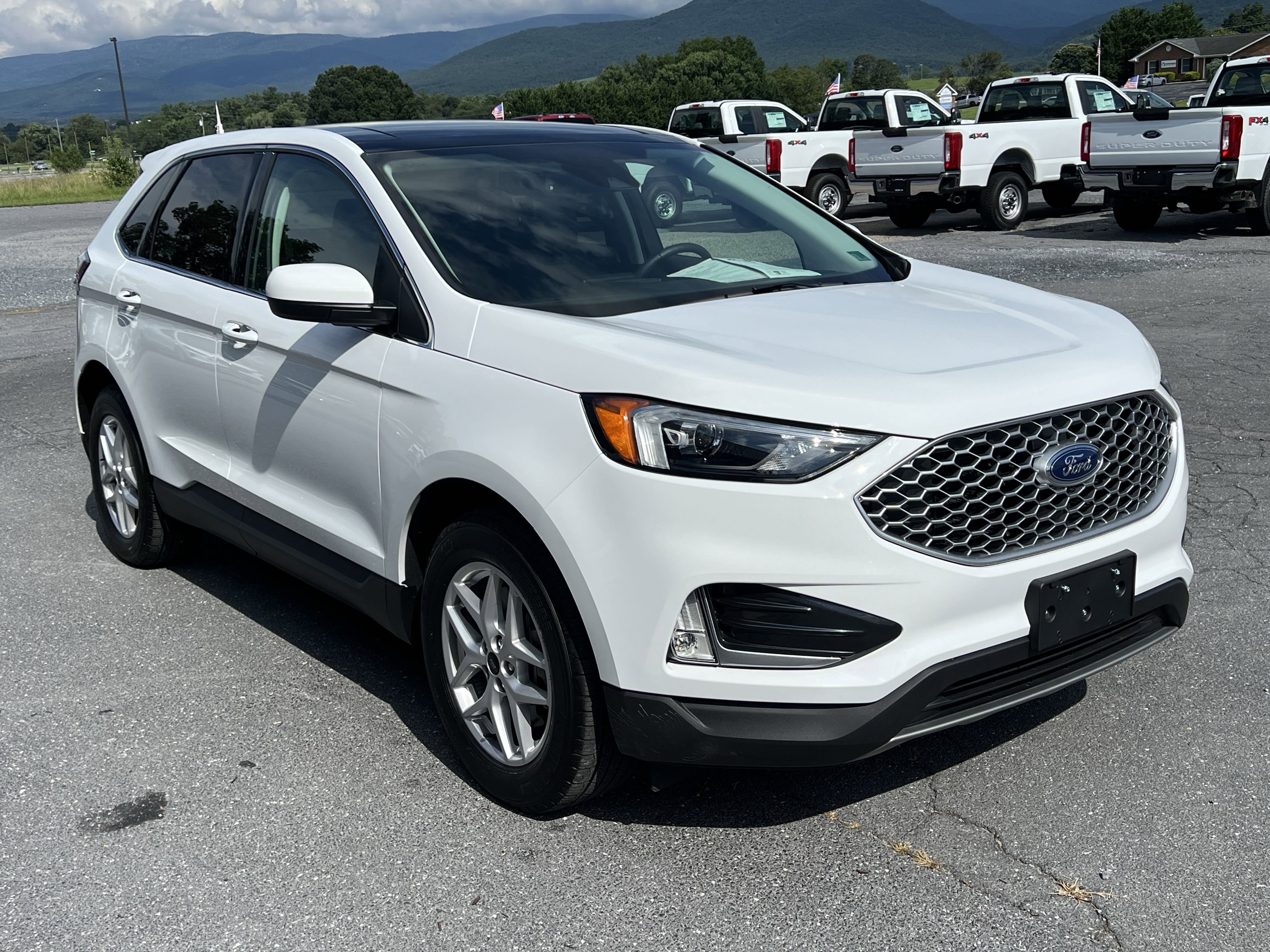 Used 2024 Ford Edge SEL w/ Convenience Package image 4