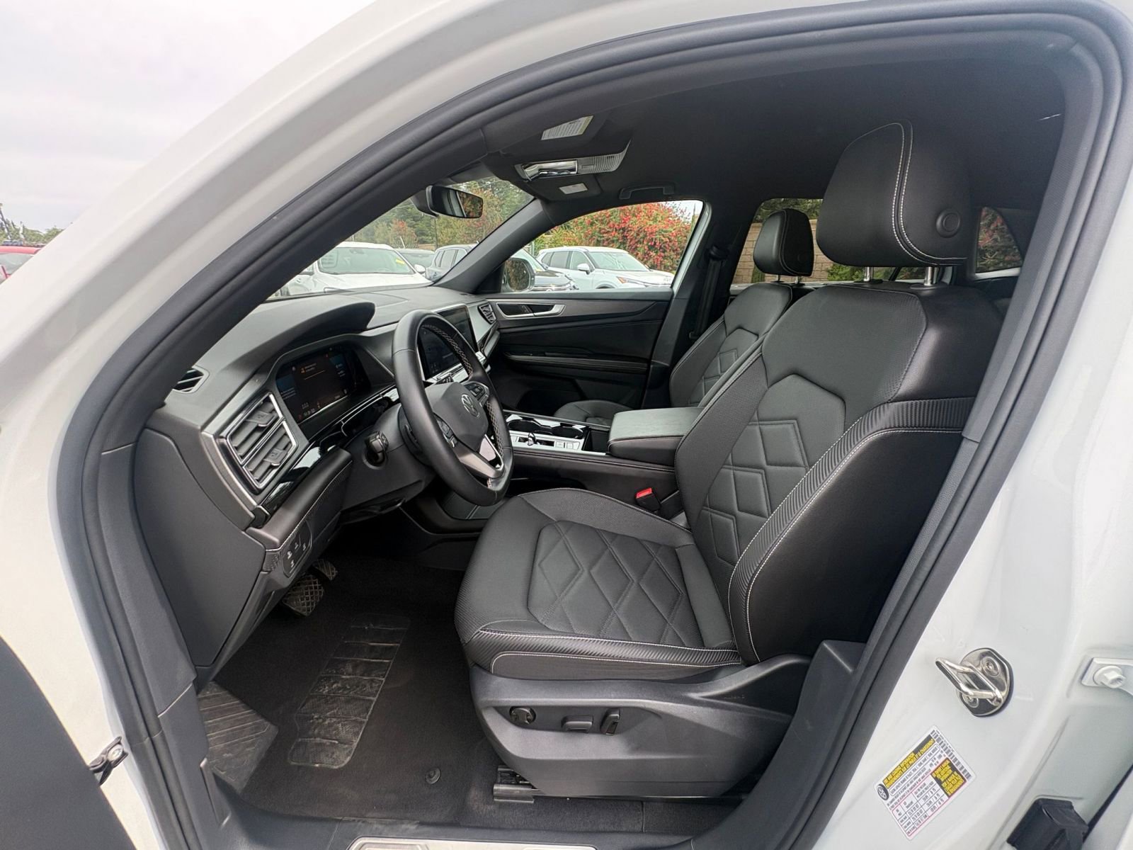Used 2025 Volkswagen Atlas Cross Sport SE FWD image 30