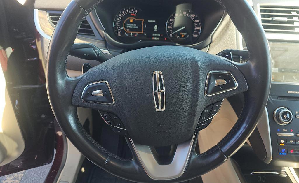 Used 2017 Lincoln MKC Reserve w/ Lincoln MKC Climate Package AWD/4WD image 12