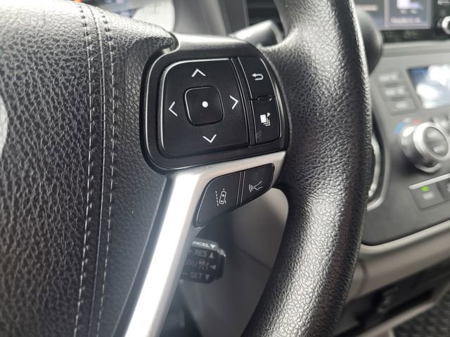Used 2020 Toyota Sienna L image 17