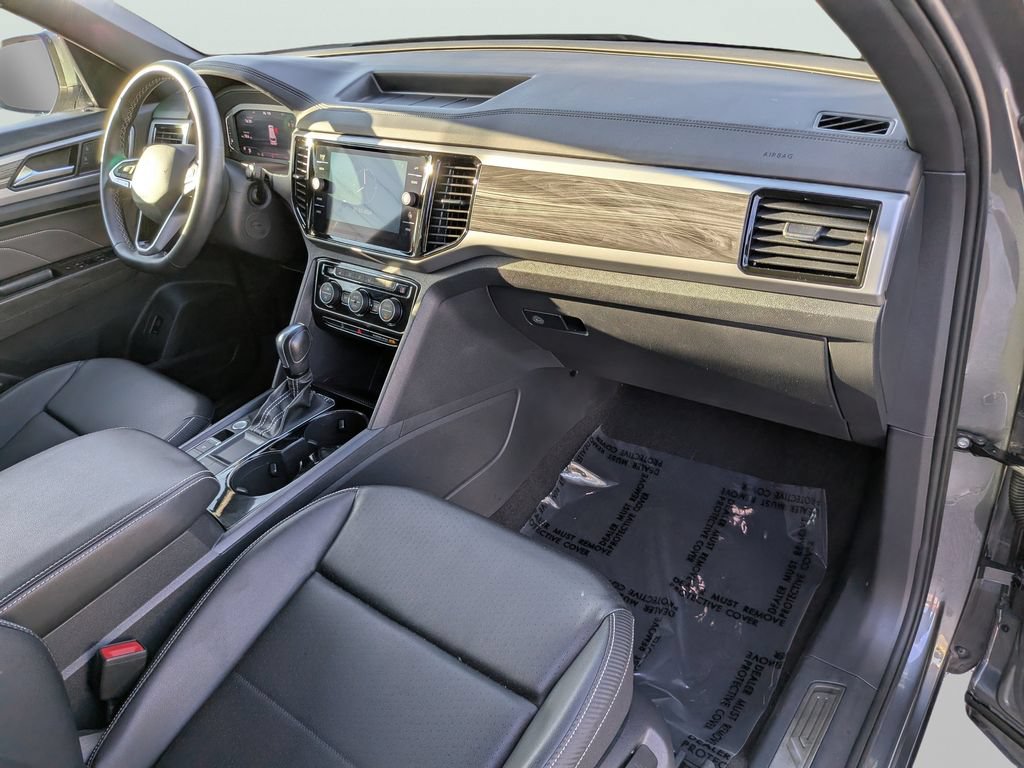 Certified 2023 Volkswagen Atlas Cross Sport SE w/ Panoramic Sunroof Package FWD image 12