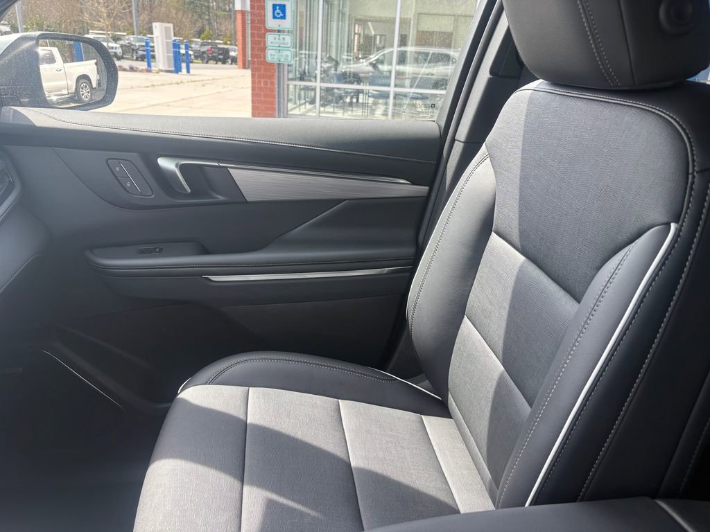 Used 2025 Buick Enclave Preferred image 12