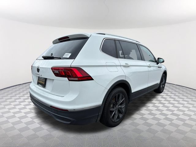 Used 2022 Volkswagen Tiguan SE w/ Panoramic Sunroof Package FWD image 5