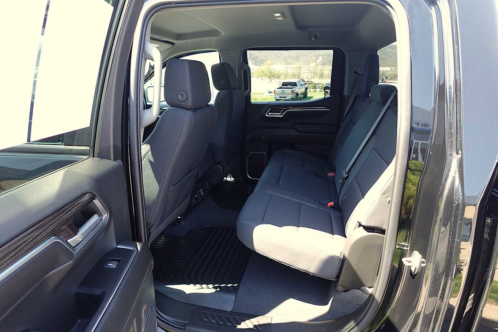 Used 2022 Chevrolet Silverado 1500 LT AWD/4WD image 26