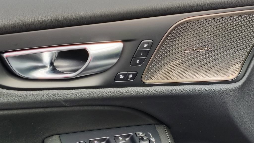 New 2026 Volvo V60 B5 Cross Country Plus w/ Protection Package Premier image 8