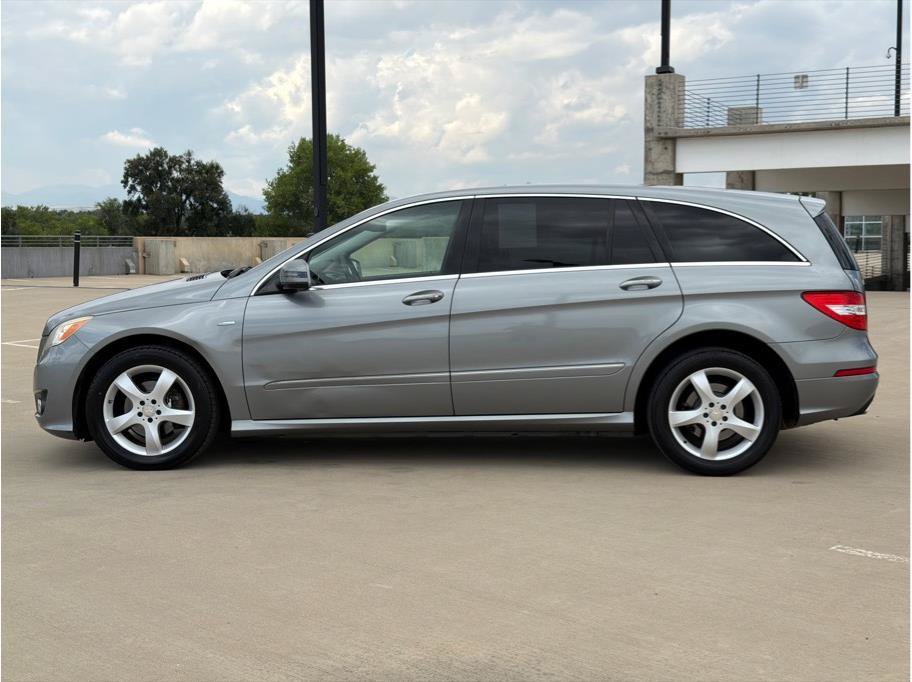 Used 2011 Mercedes-Benz R 350 BlueTEC 4MATIC image 4