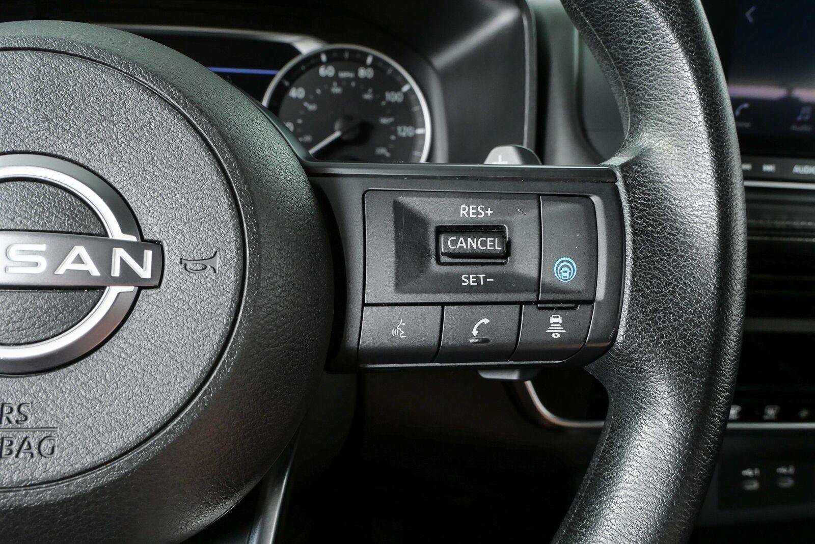 Used 2024 Nissan Rogue SV AWD/4WD image 11