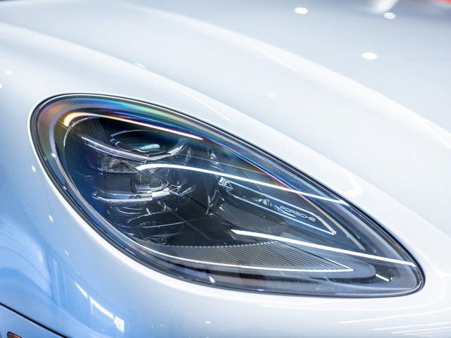 Certified 2025 Porsche Macan image 13