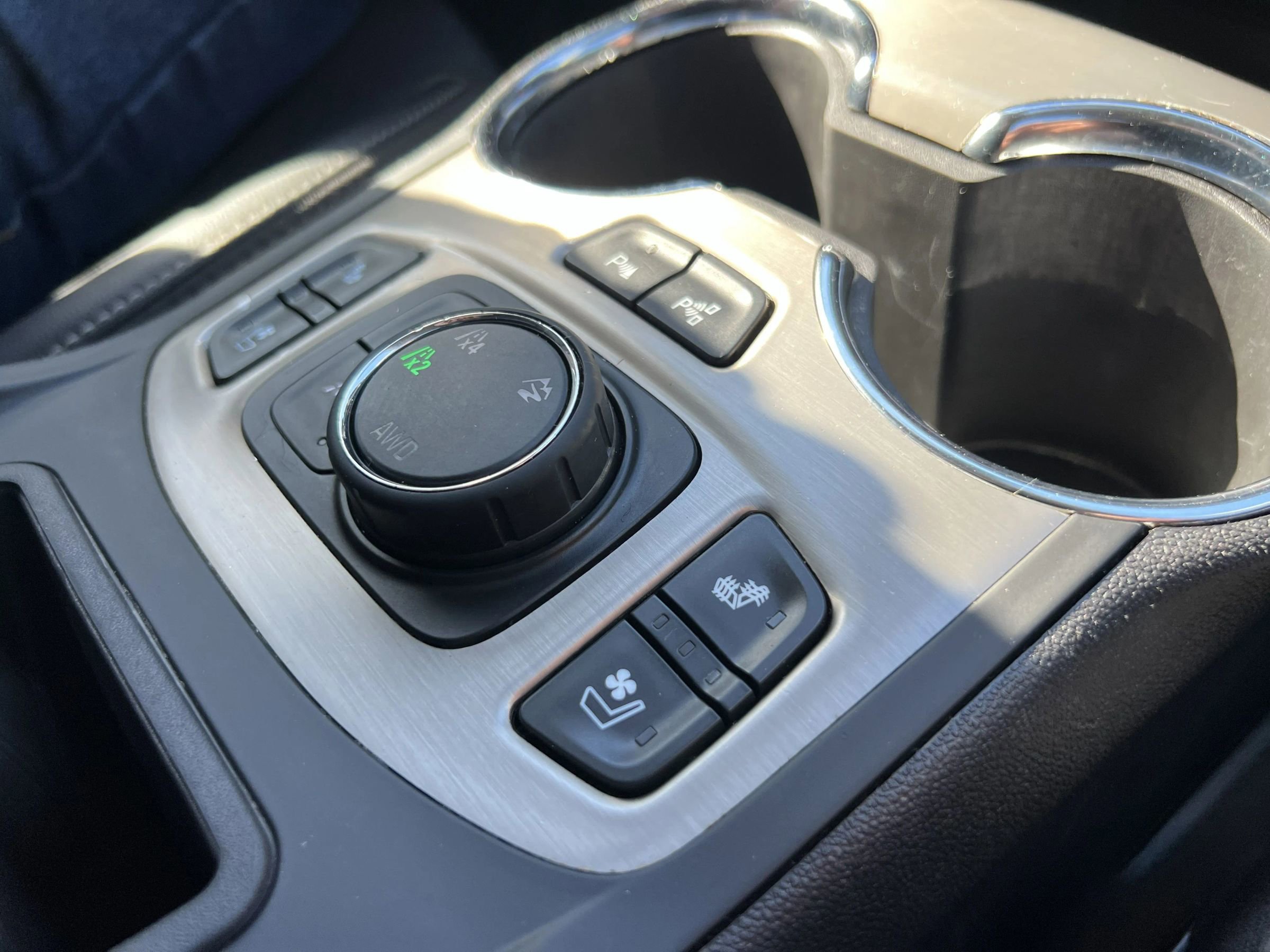 Used 2024 GMC Terrain Denali w/ Denali Premium Package image 14