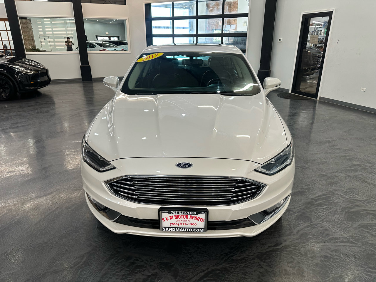 Used 2017 Ford Fusion SE w/ Fusion SE Technology Package image 2