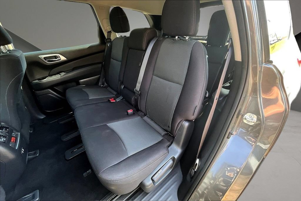 Used 2020 Nissan Pathfinder S AWD/4WD image 22
