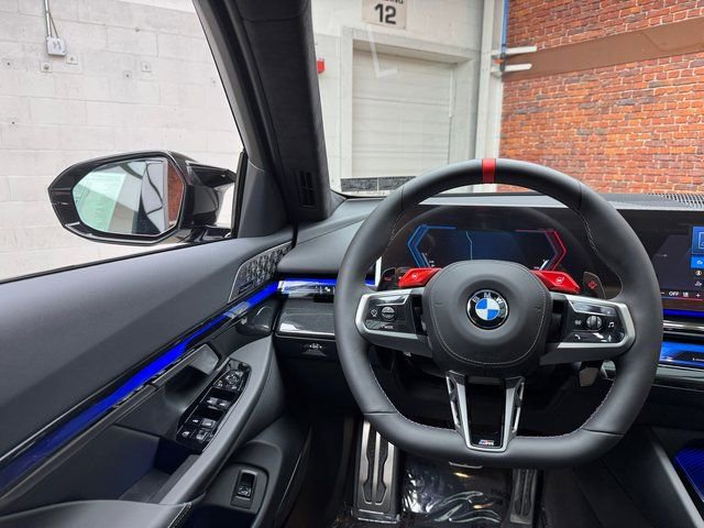 Used 2026 BMW M5 w/ Executive Package image 13