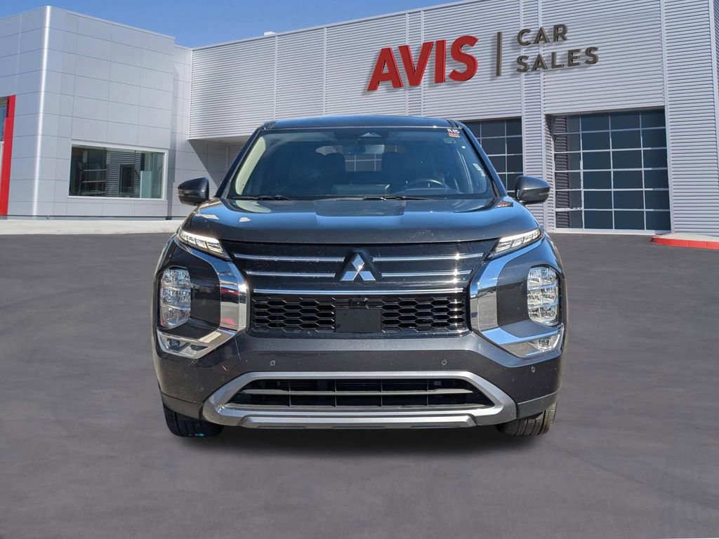 Used 2025 Mitsubishi Outlander SE image 10