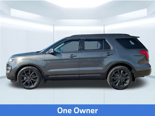 Used 2017 Ford Explorer XLT w/ Equipment Group 202A image 2