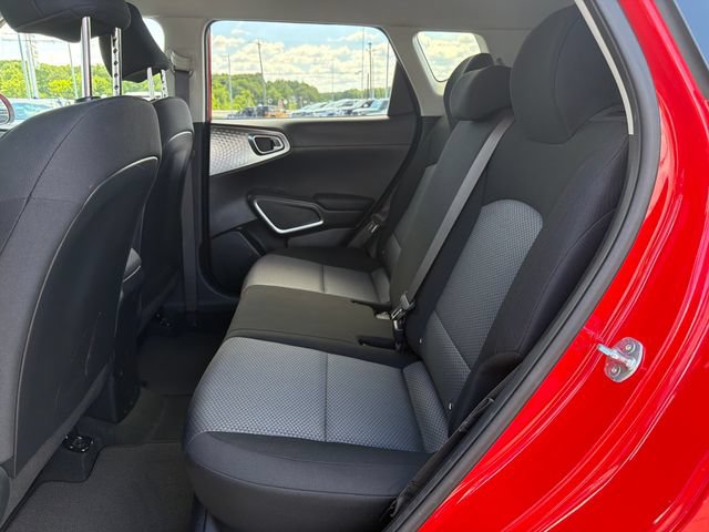 Used 2025 Kia Soul LX w/ LX Technology Package FWD image 30