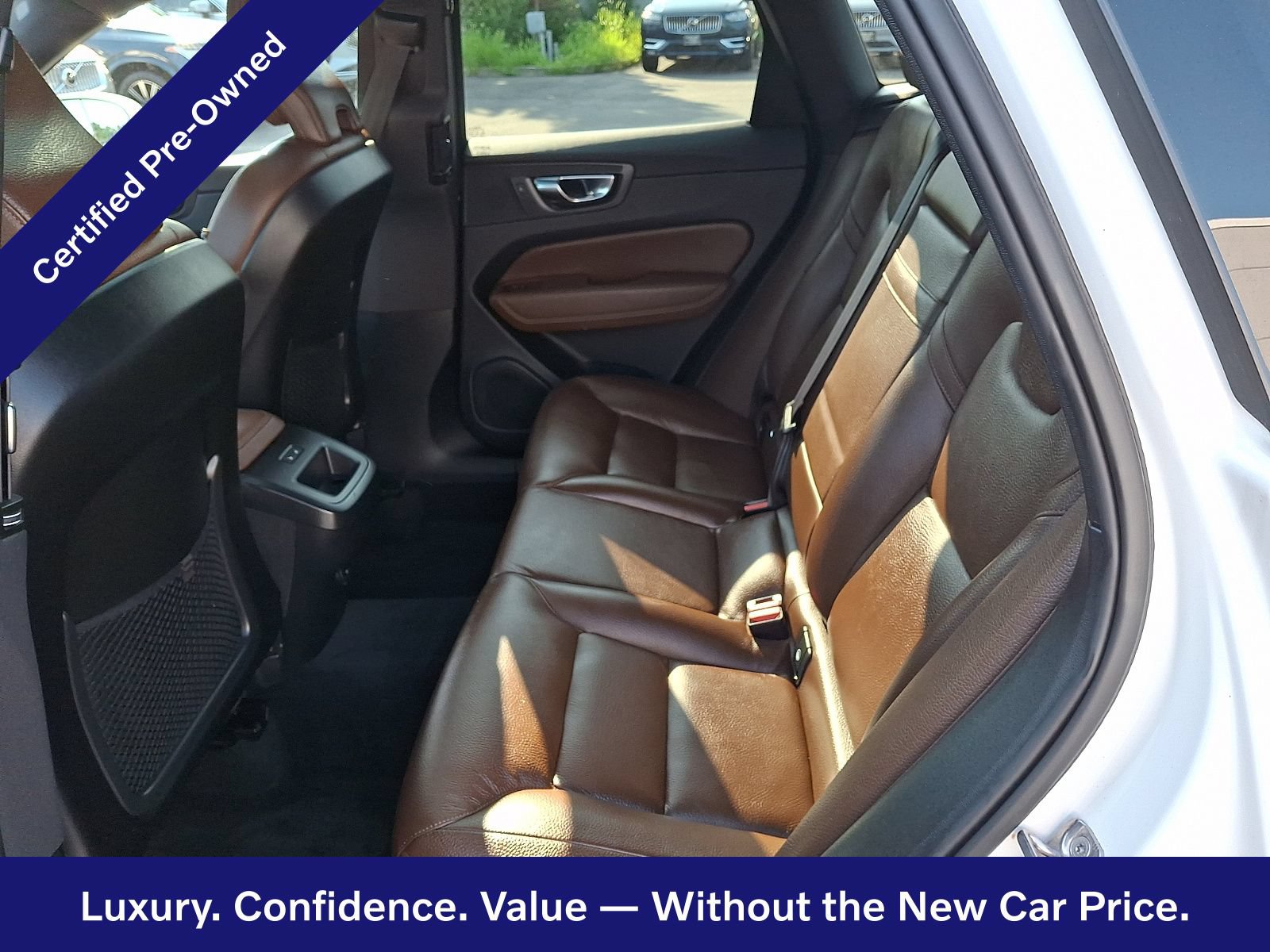 Certified 2022 Volvo XC60 B5 Momentum w/ Advanced Package AWD/4WD image 11