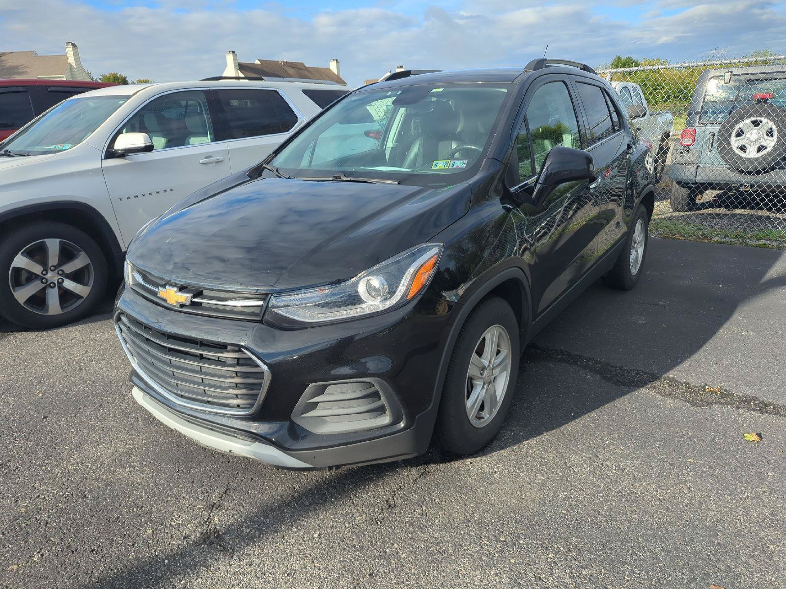 Used 2019 Chevrolet Trax LT w/ LT Convenience Package FWD image 3