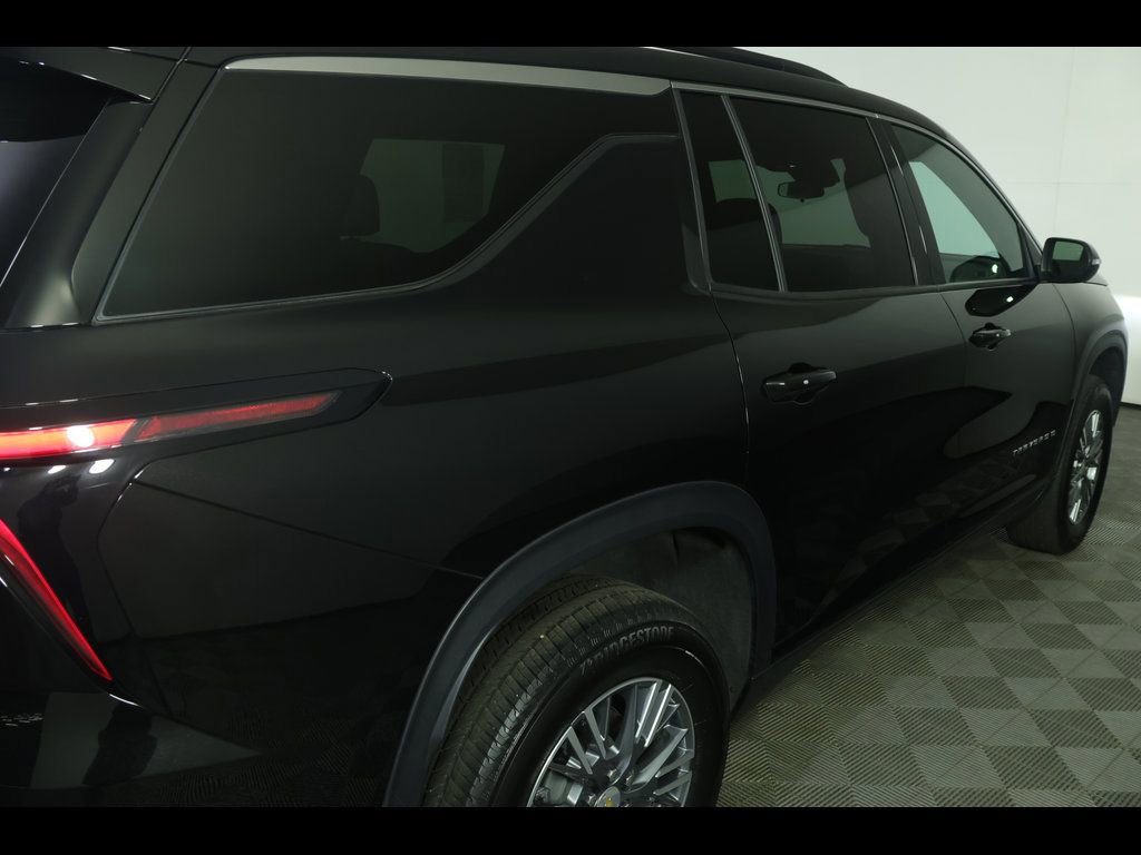 Used 2025 Chevrolet Traverse LT image 19