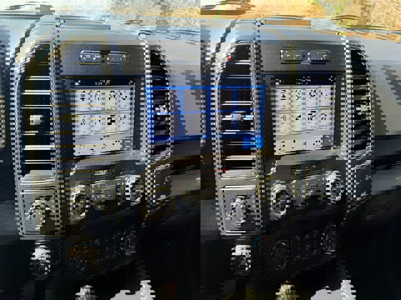 Used 2019 Ford F150 XLT w/ Equipment Group 302A Luxury AWD/4WD image 19