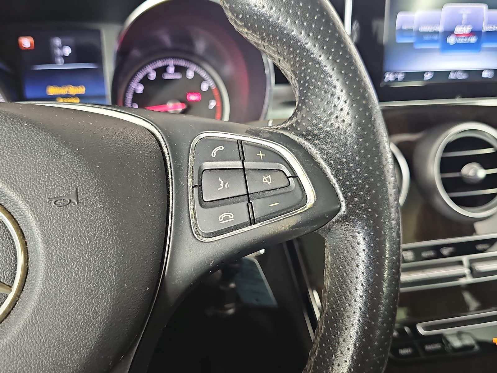 Used 2017 Mercedes-Benz GLC 300 4MATIC image 17