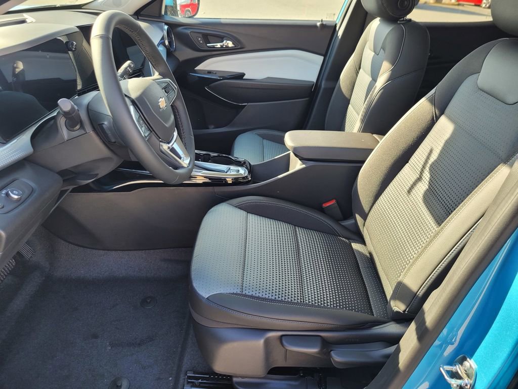 New 2026 Chevrolet Trax LT w/ Driver Confidence Package image 11