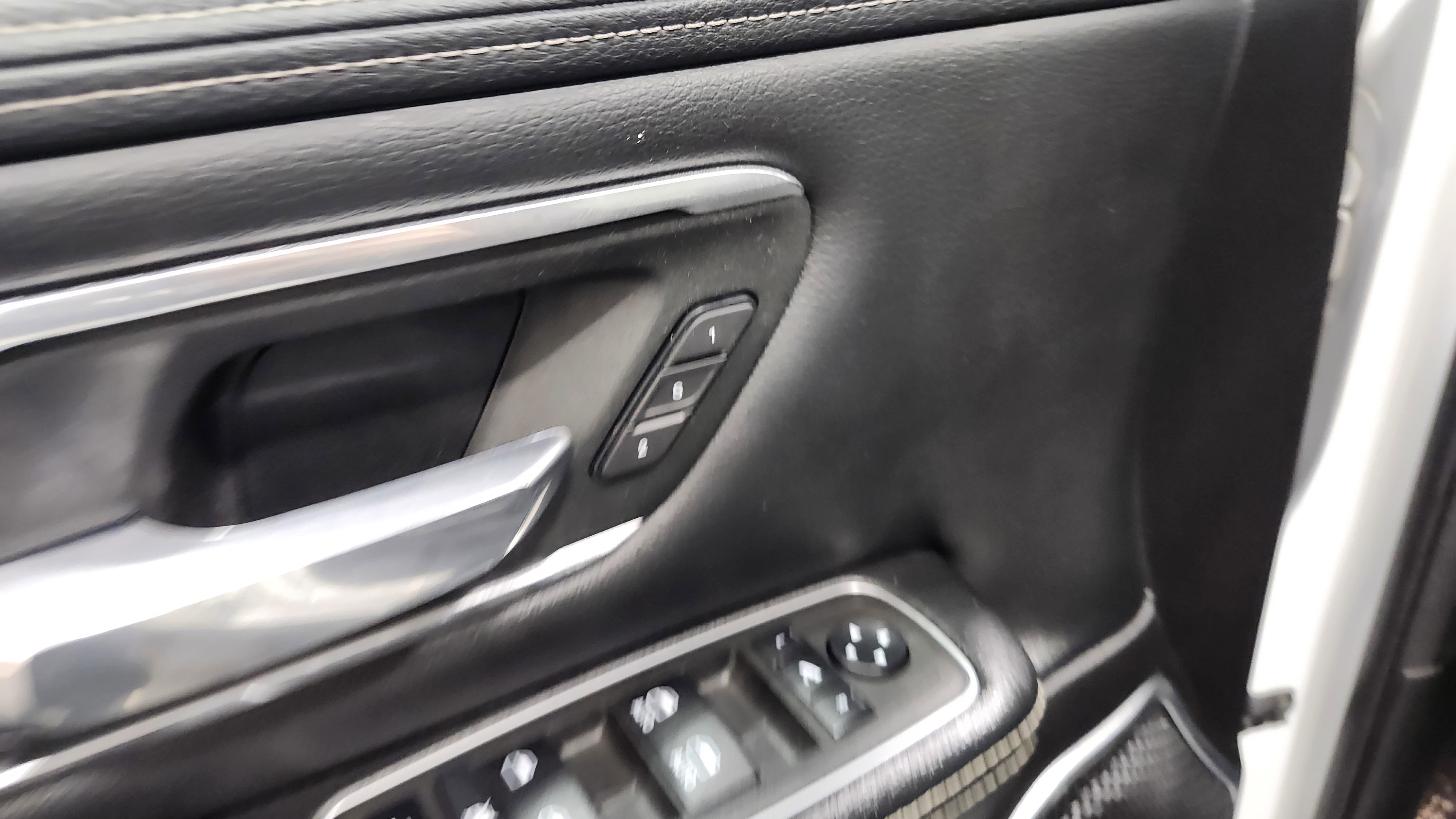 Used 2023 RAM 1500 Laramie image 32