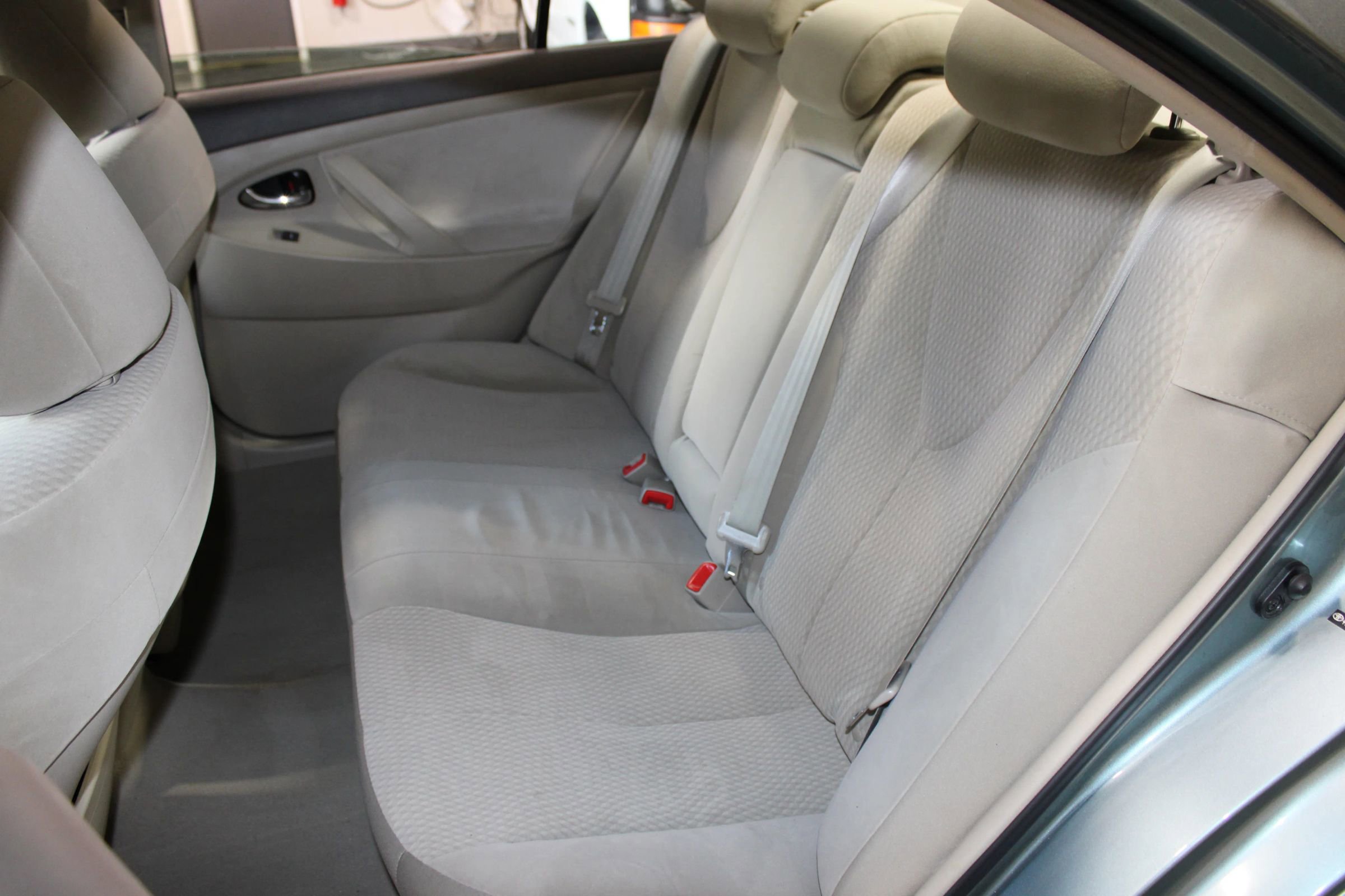 Used 2010 Toyota Camry LE image 22