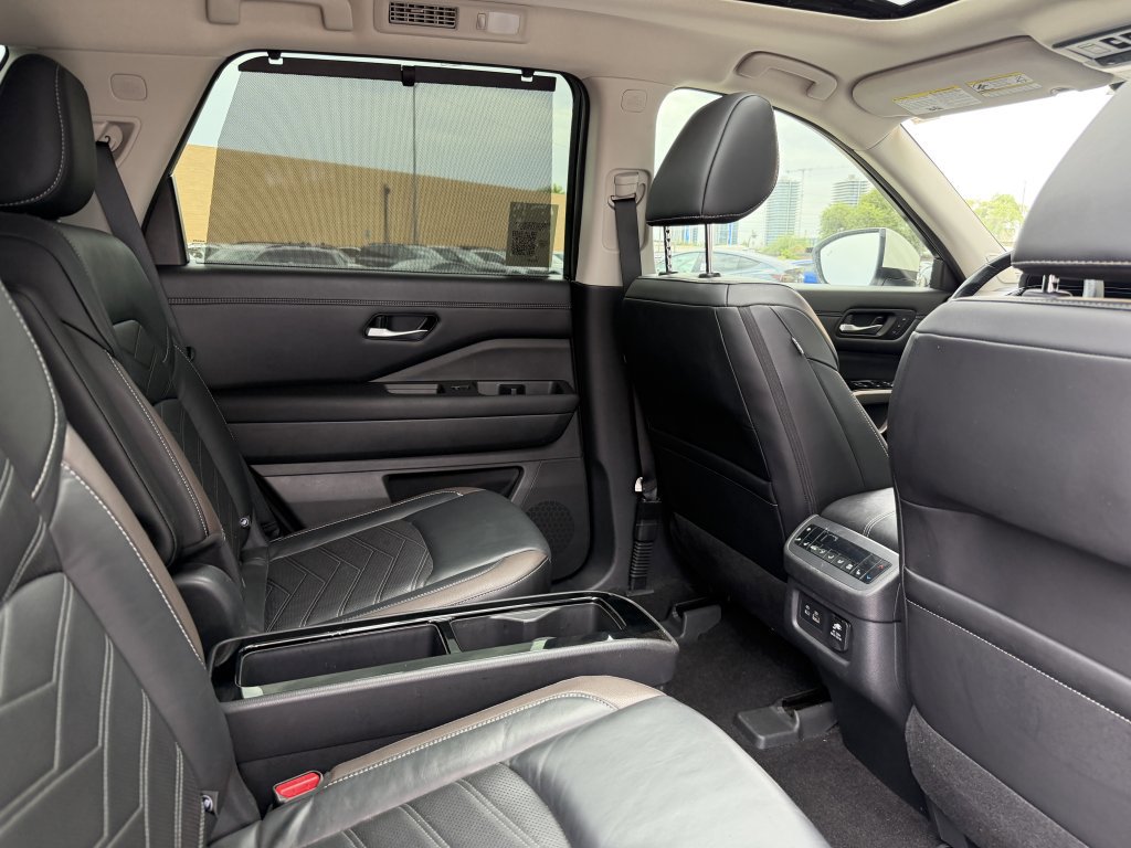 Used 2023 Nissan Pathfinder Platinum image 39