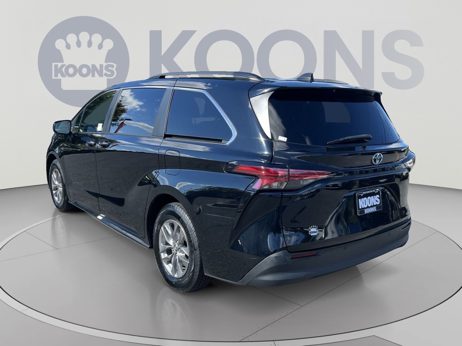 Used 2022 Toyota Sienna XLE FWD image 4
