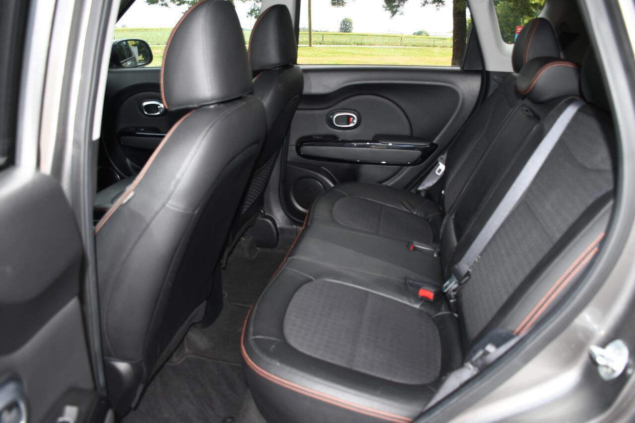 Used 2018 Kia Soul ! FWD image 16