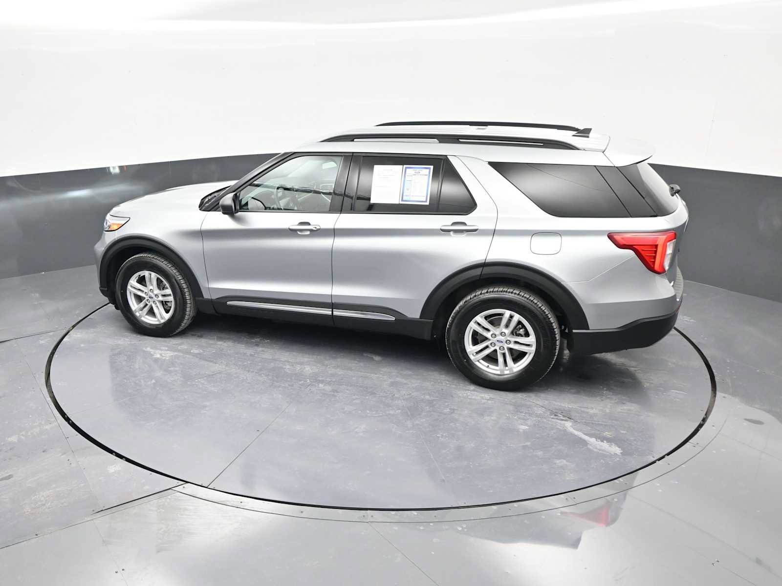 Used 2023 Ford Explorer XLT w/ Equipment Group 202A image 28