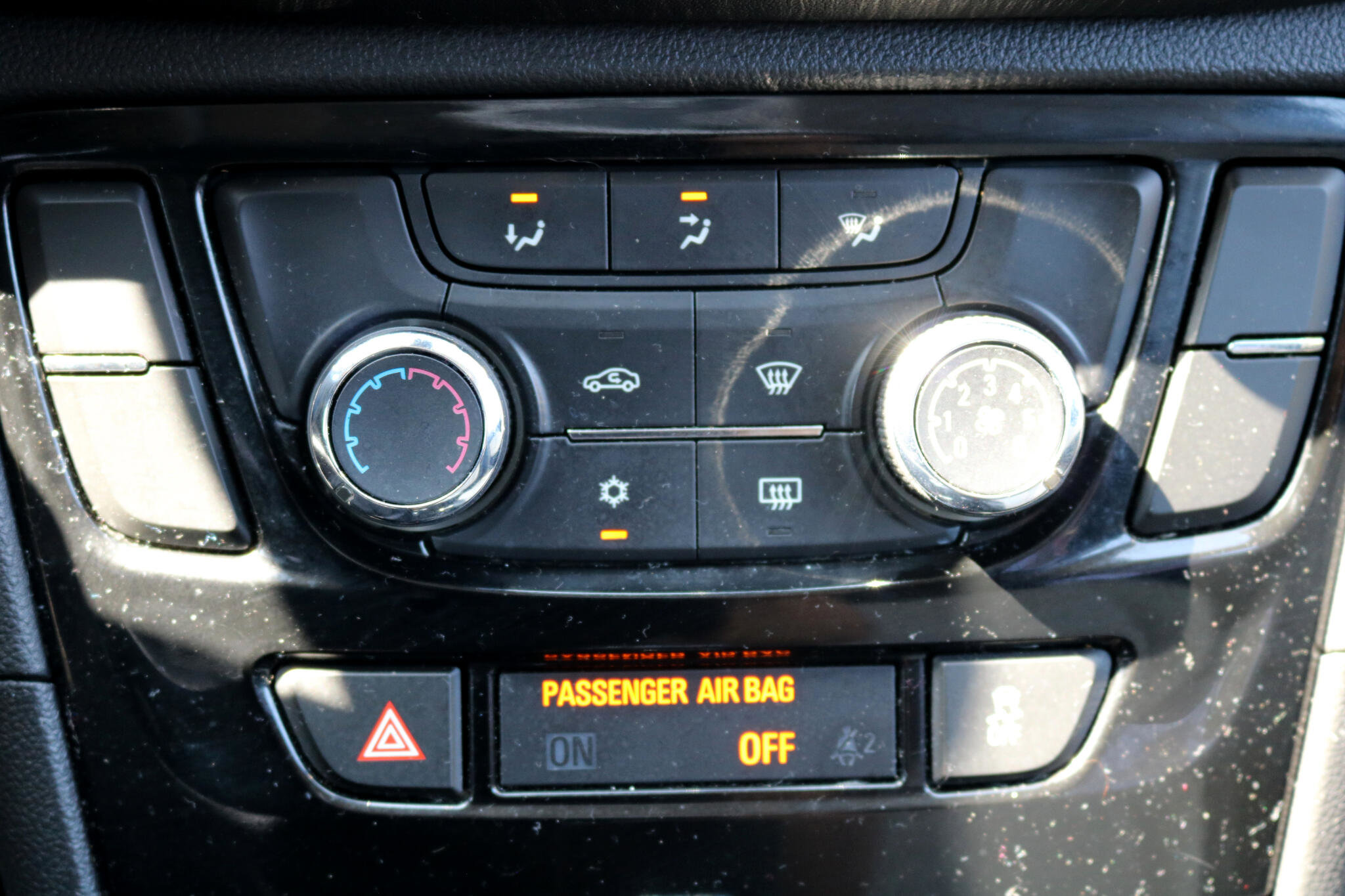 Used 2018 Buick Encore Preferred image 28