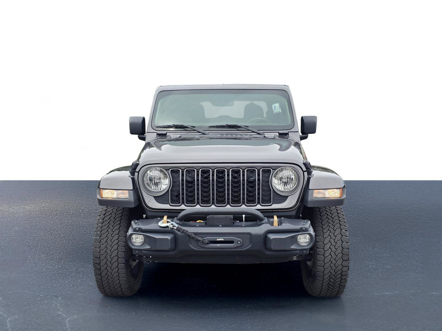 Used 2025 Jeep Gladiator Sport AWD/4WD image 2