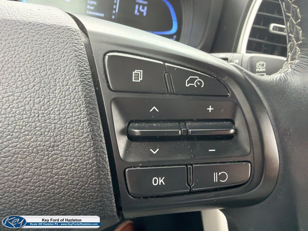 Used 2025 Hyundai Venue SEL FWD image 20