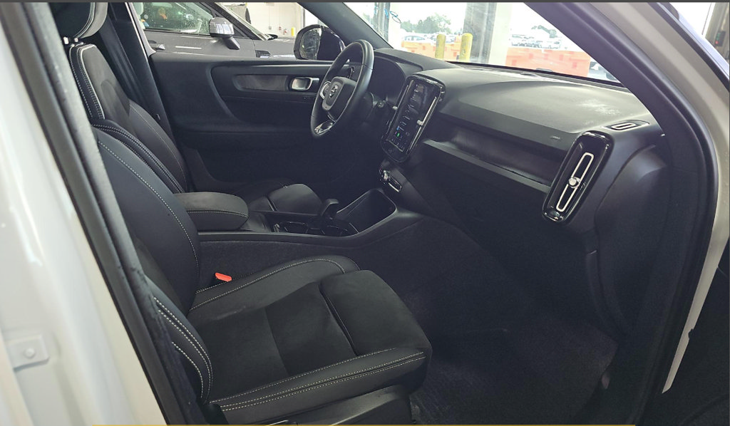 Used 2023 Volvo XC40 Recharge Plus w/ Protection Package Premier AWD/4WD image 12