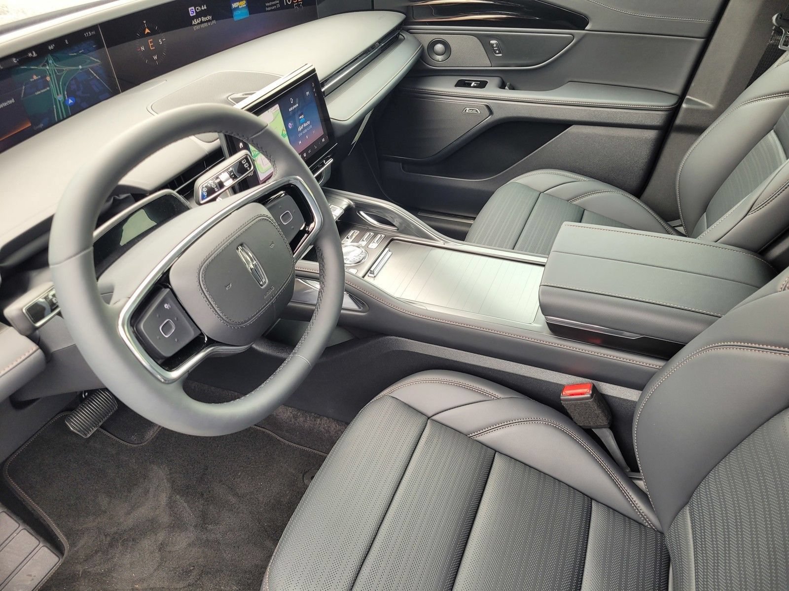 Used 2026 Lincoln Nautilus Reserve w/ Jet Appearance Package AWD/4WD image 11