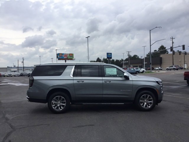 New 2025 Chevrolet Suburban Premier image 2