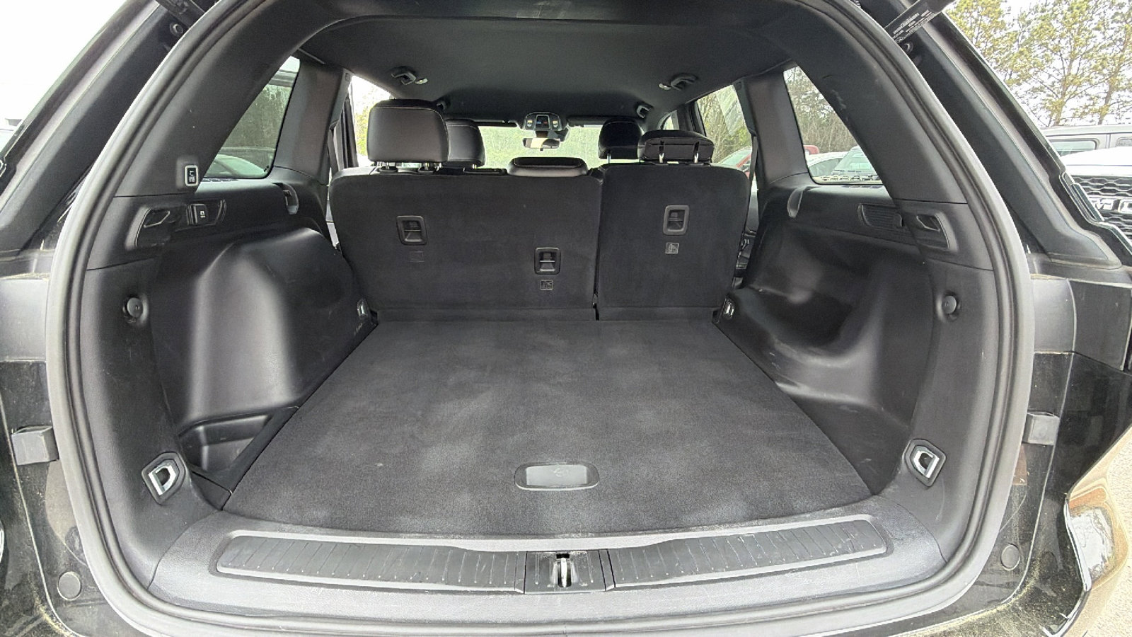Used 2025 Jeep Grand Cherokee Altitude image 13