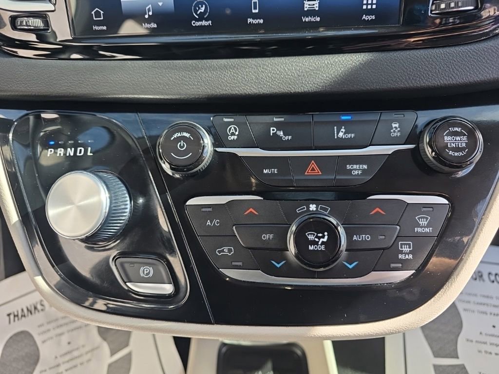 Used 2024 Chrysler Pacifica Touring-L image 22