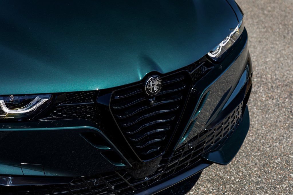 New 2026 Alfa Romeo Tonale w/ Active Assist Package AWD/4WD image 14