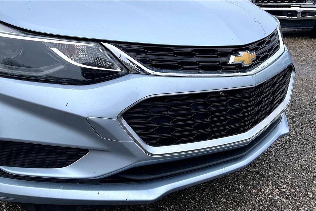 Used 2017 Chevrolet Cruze LT w/ Convenience Package image 28