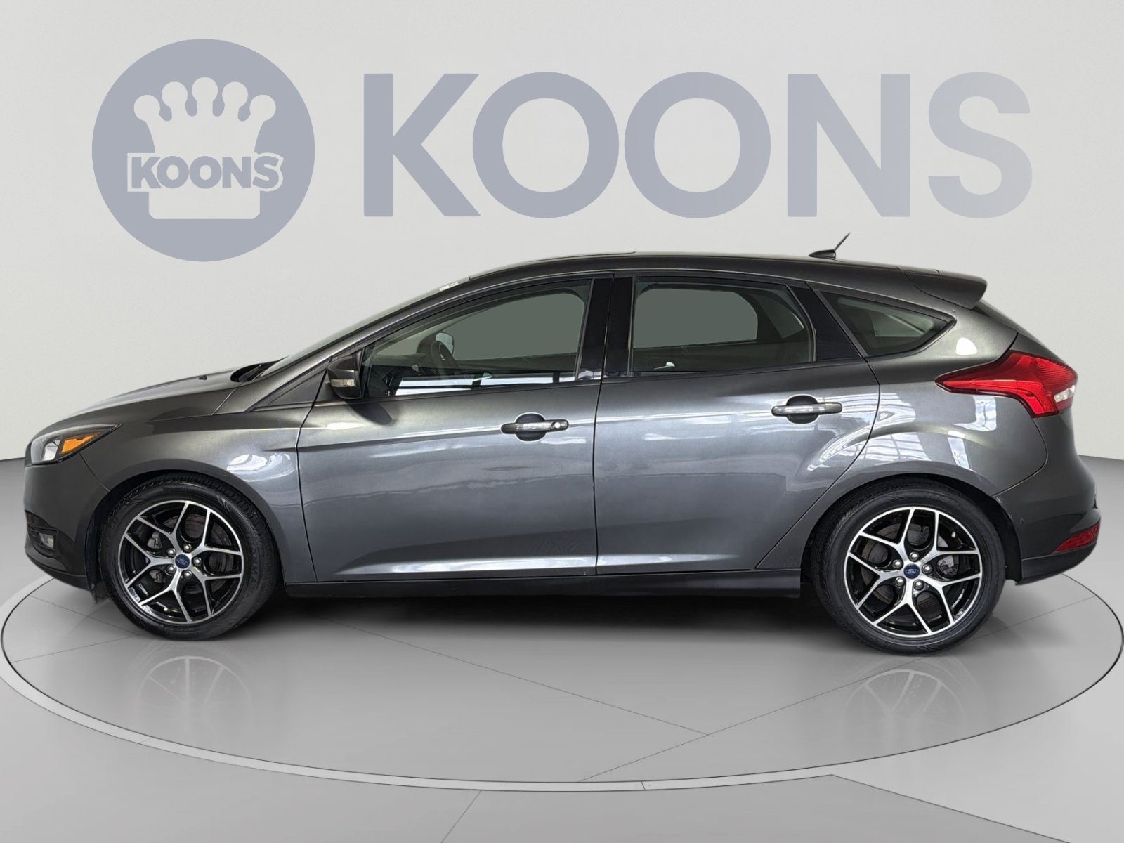 Used 2018 Ford Focus SEL FWD image 2