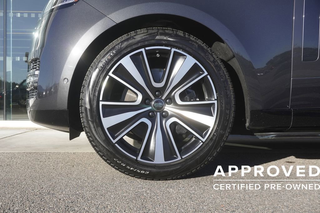 Used 2025 Land Rover Range Rover Long Wheelbase SE image 32